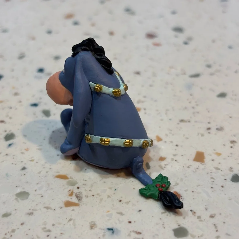 Hallmark Merry Miniatures Eeyore 1999 Christmas at Pooh’s House Rare Disney‎